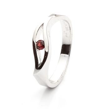 Prsten s českým granátem