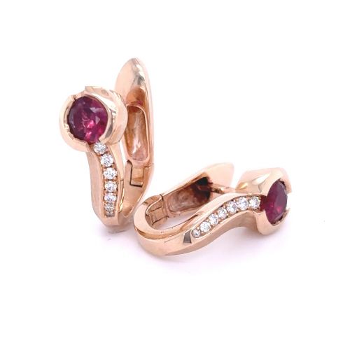 náušnice s rubíny a diamanty