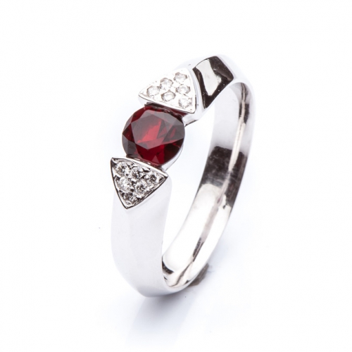 Prsten s českým granátem